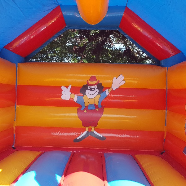 Springkussen Circus met Clown